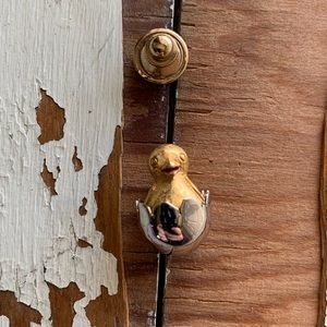 🐣 Vintage Avon hatching pin